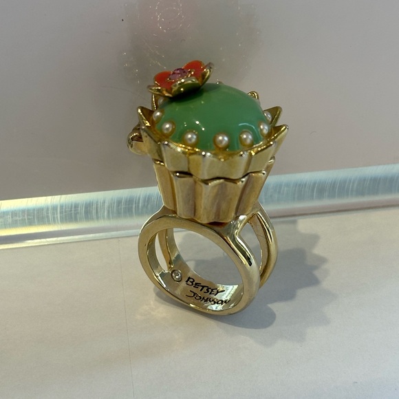 Pink cupcake tea party mouse ring - Picture 3 of 6